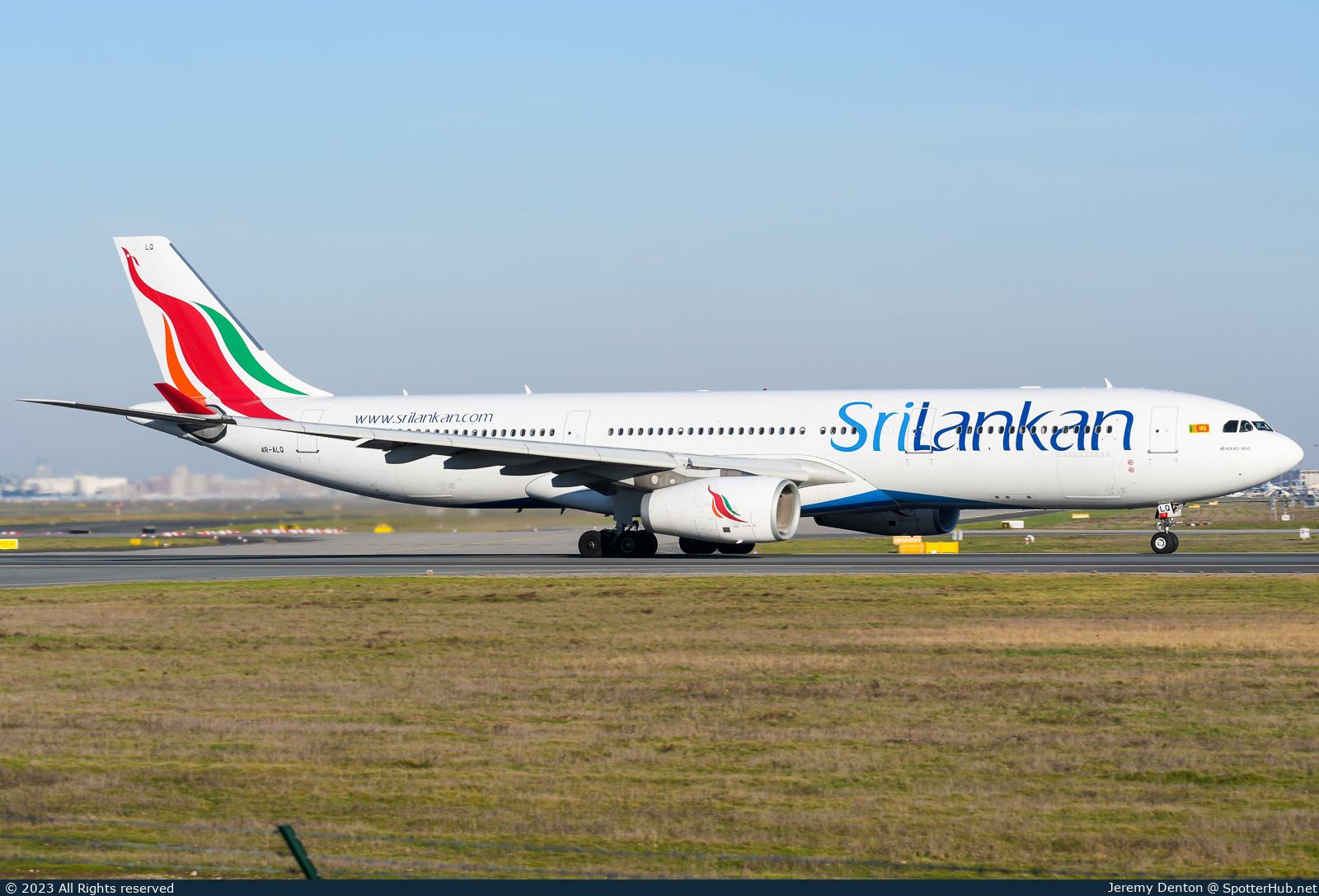 Photo of 4R-ALQ - Airbus A330-343 operated by SriLankan Airlines