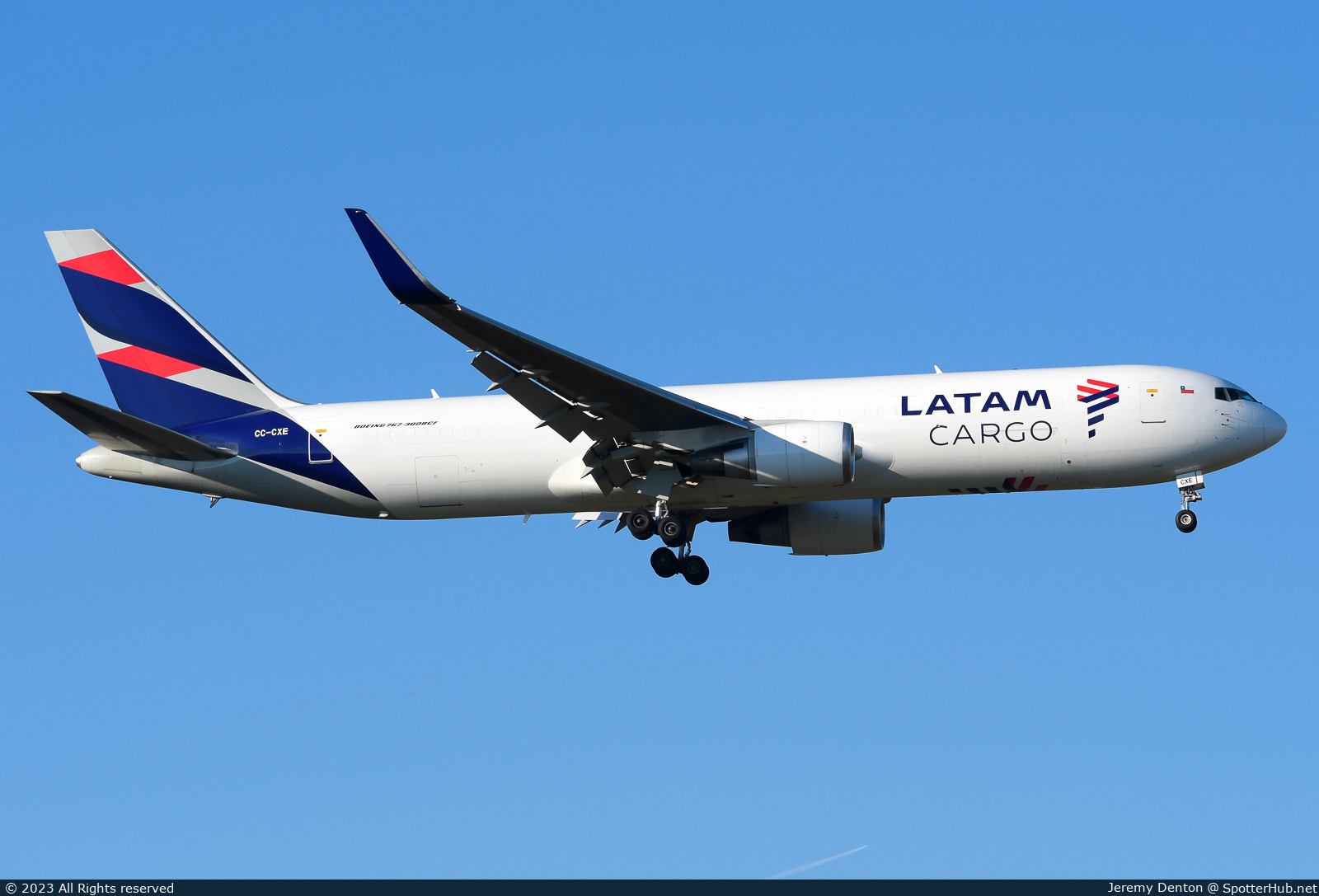 Photo of CC-CXE - Boeing 767-316(ER)(BCF) operated by LATAM Cargo