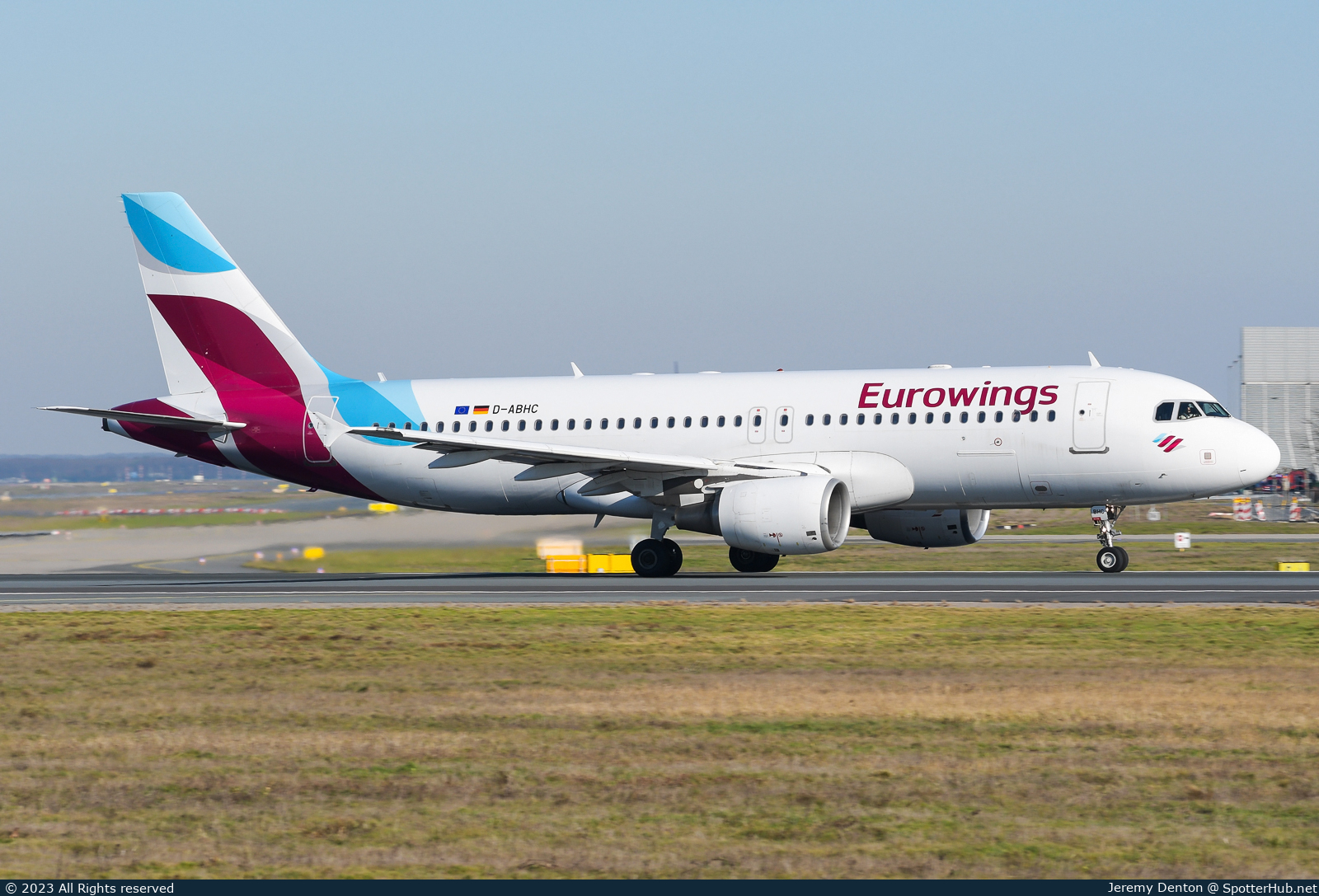 Photo of D-ABHC - Airbus A320-214 operated by Eurowings