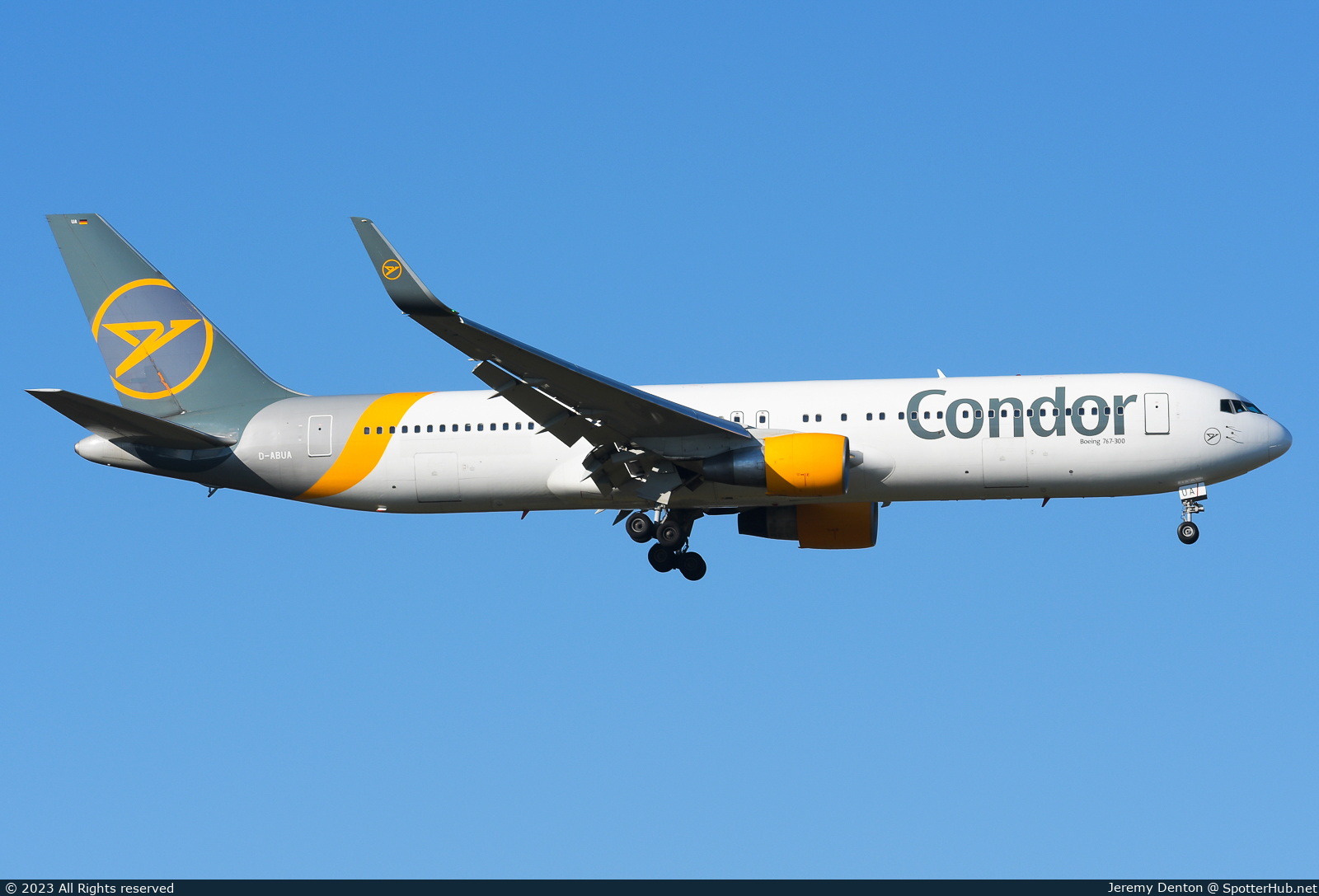 Photo of D-ABUA - Boeing 767-330(ER) operated by Condor