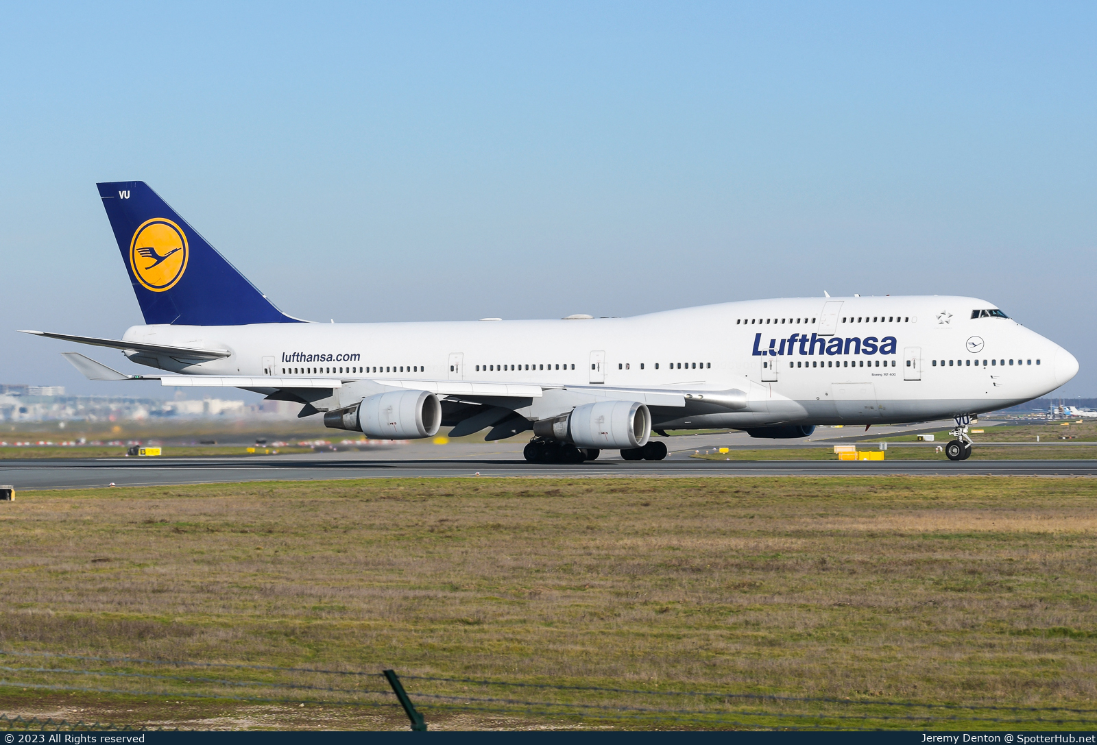 Photo of D-ABVU - Boeing 747-430 operated by Lufthansa