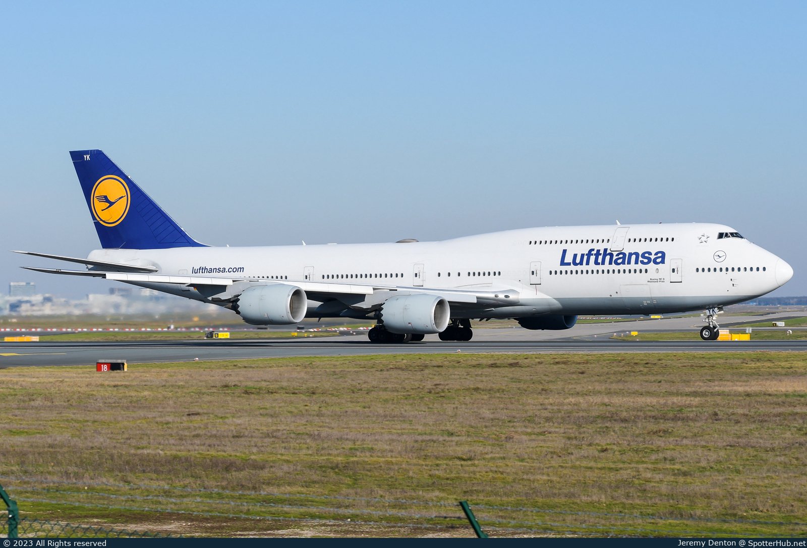 Photo of D-ABYK - Boeing 747-830 operated by Lufthansa