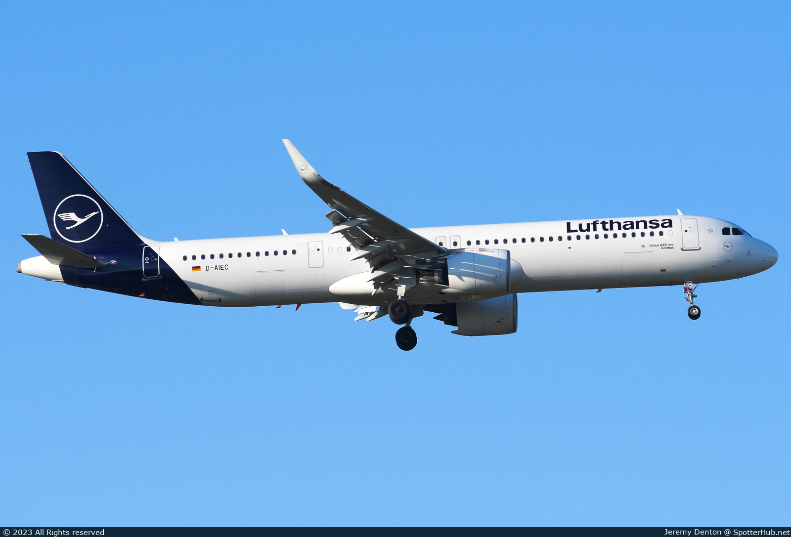 Photo of D-AIEC - Airbus A321-271NX operated by Lufthansa