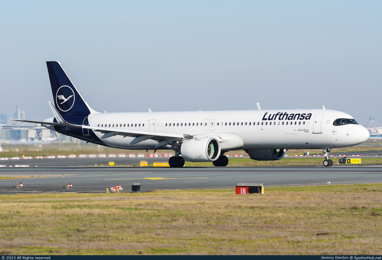 Photo of D-AIEM - Airbus A321-271NX operated by Lufthansa