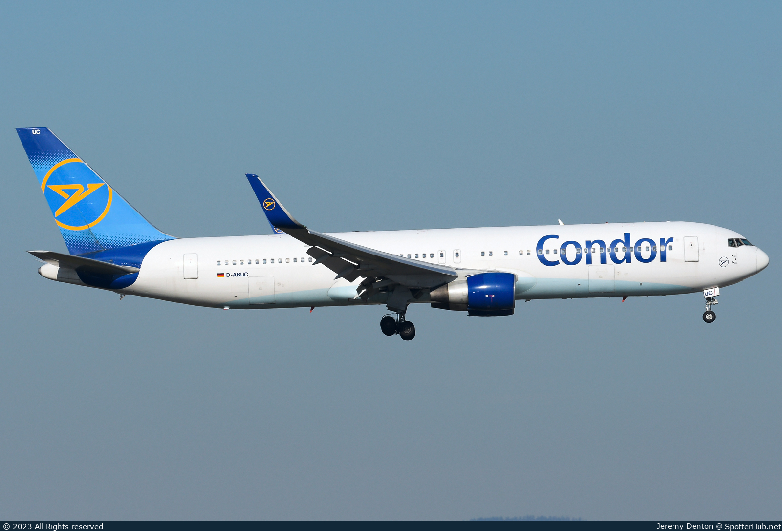 Photo of D-ABUC - Boeing 767-330(ER) operated by Condor
