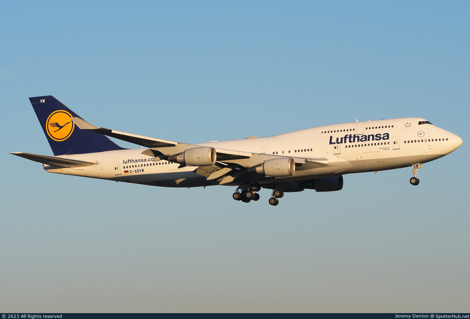 Photo of D-ABVW - Boeing 747-430 operated by Lufthansa