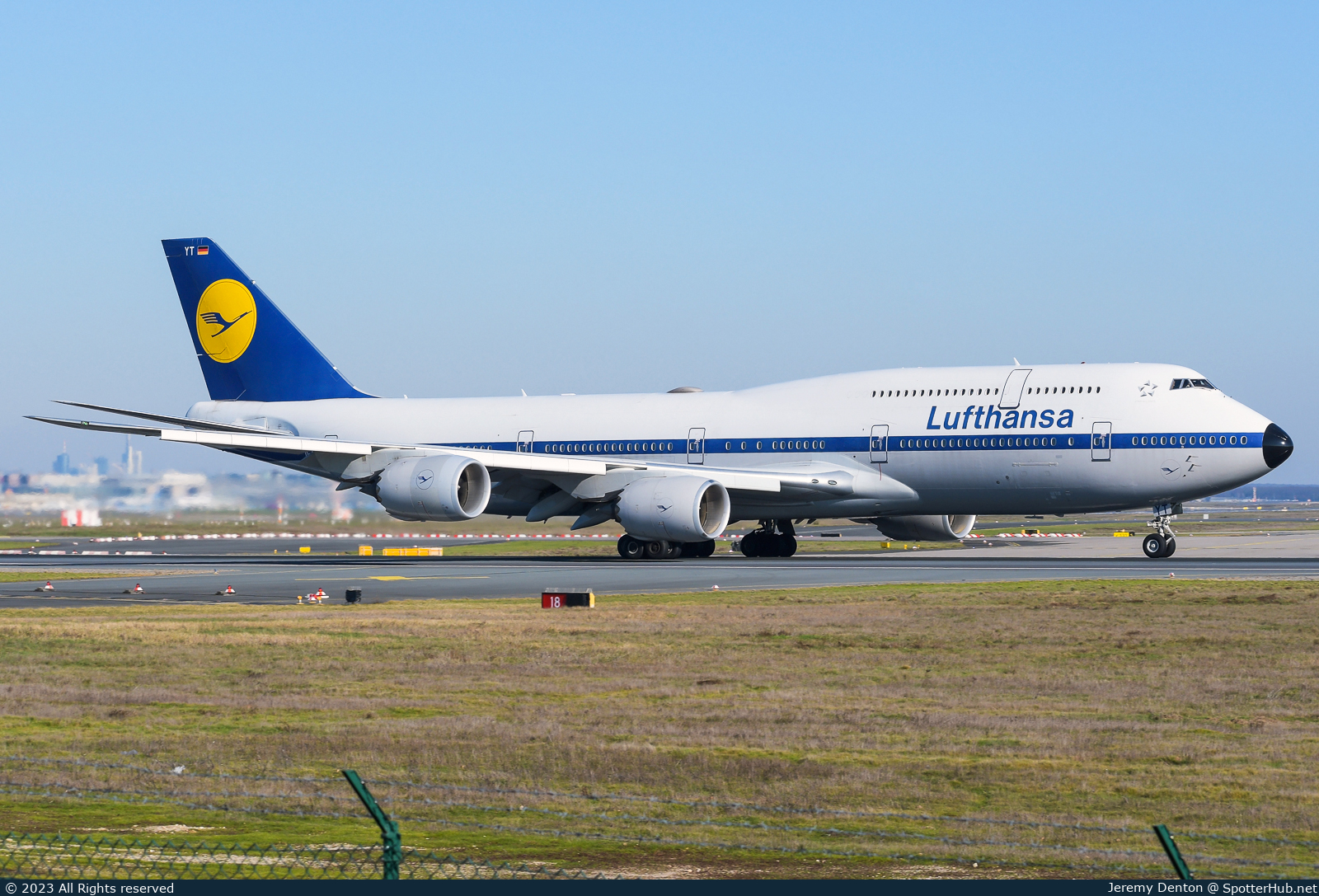 Photo of D-ABYT - Boeing 747-830 operated by Lufthansa