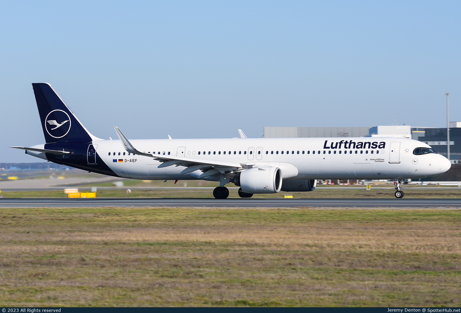 Photo of D-AIEF - Airbus A321-271NX operated by Lufthansa