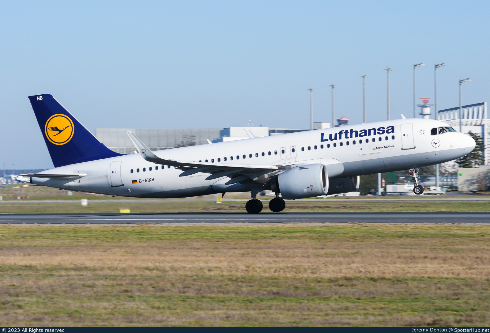 Photo of D-AINB - Airbus A320-271N operated by Lufthansa