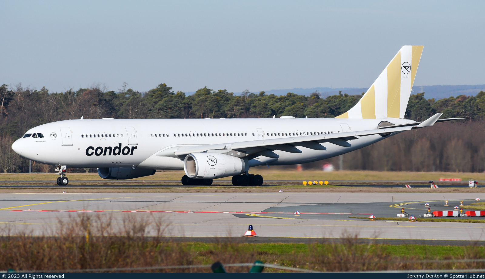 Photo of D-AIYC - Airbus A330-243 operated by Condor