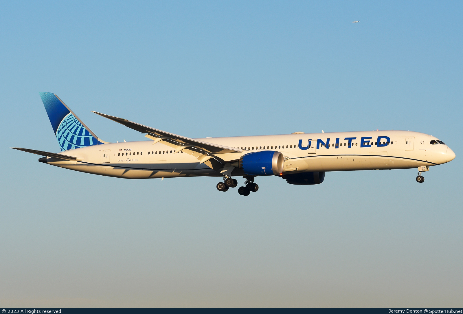 Photo of N12010 - Boeing 787-10 Dreamliner operated by United Airlines