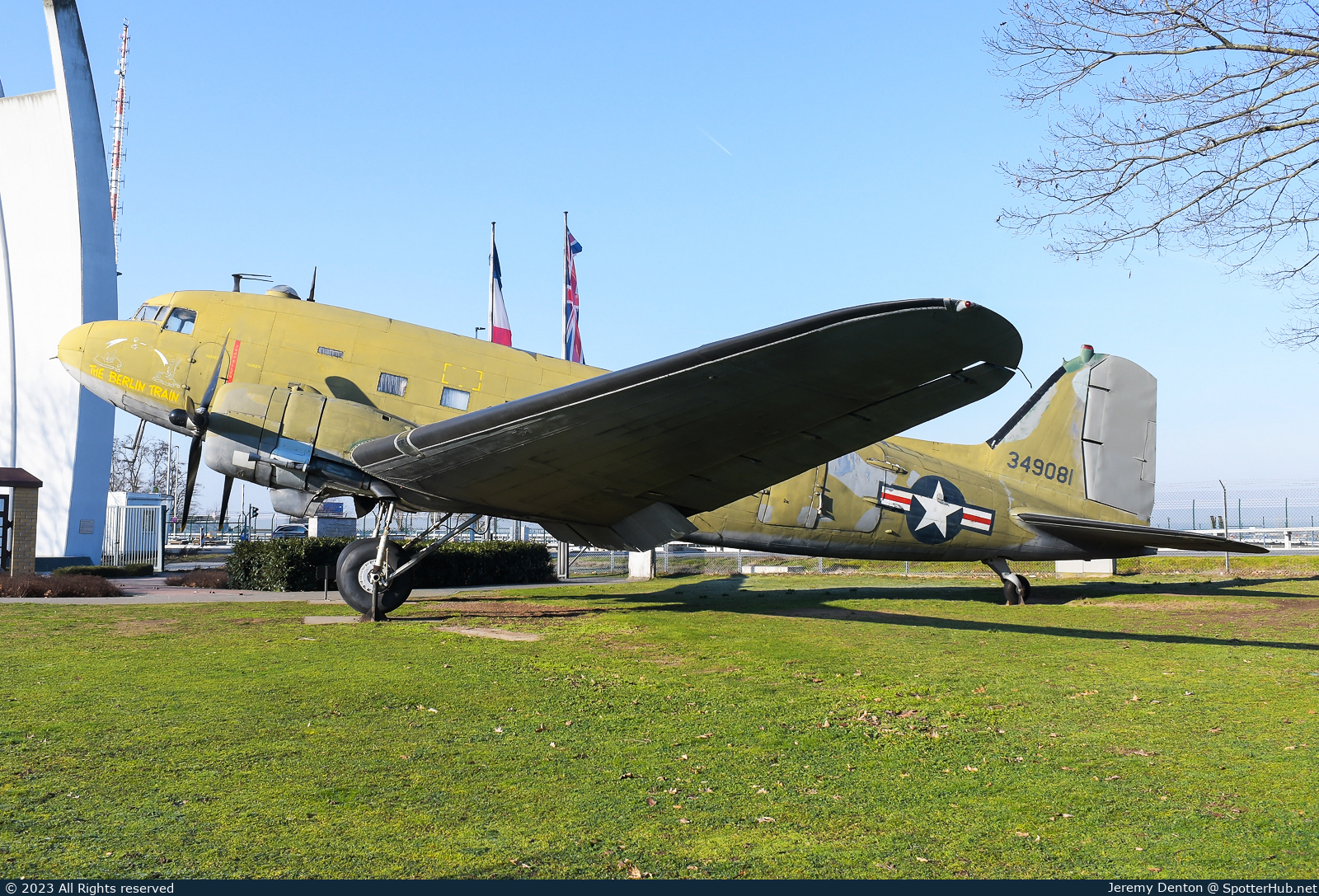 Photo of 43-49081 - Douglas C-47B Skytrain operated by US Army Air Force