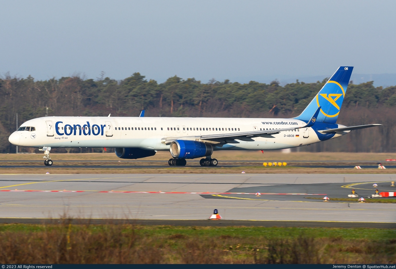 Photo of D-ABOB - Boeing 757-330 operated by Condor
