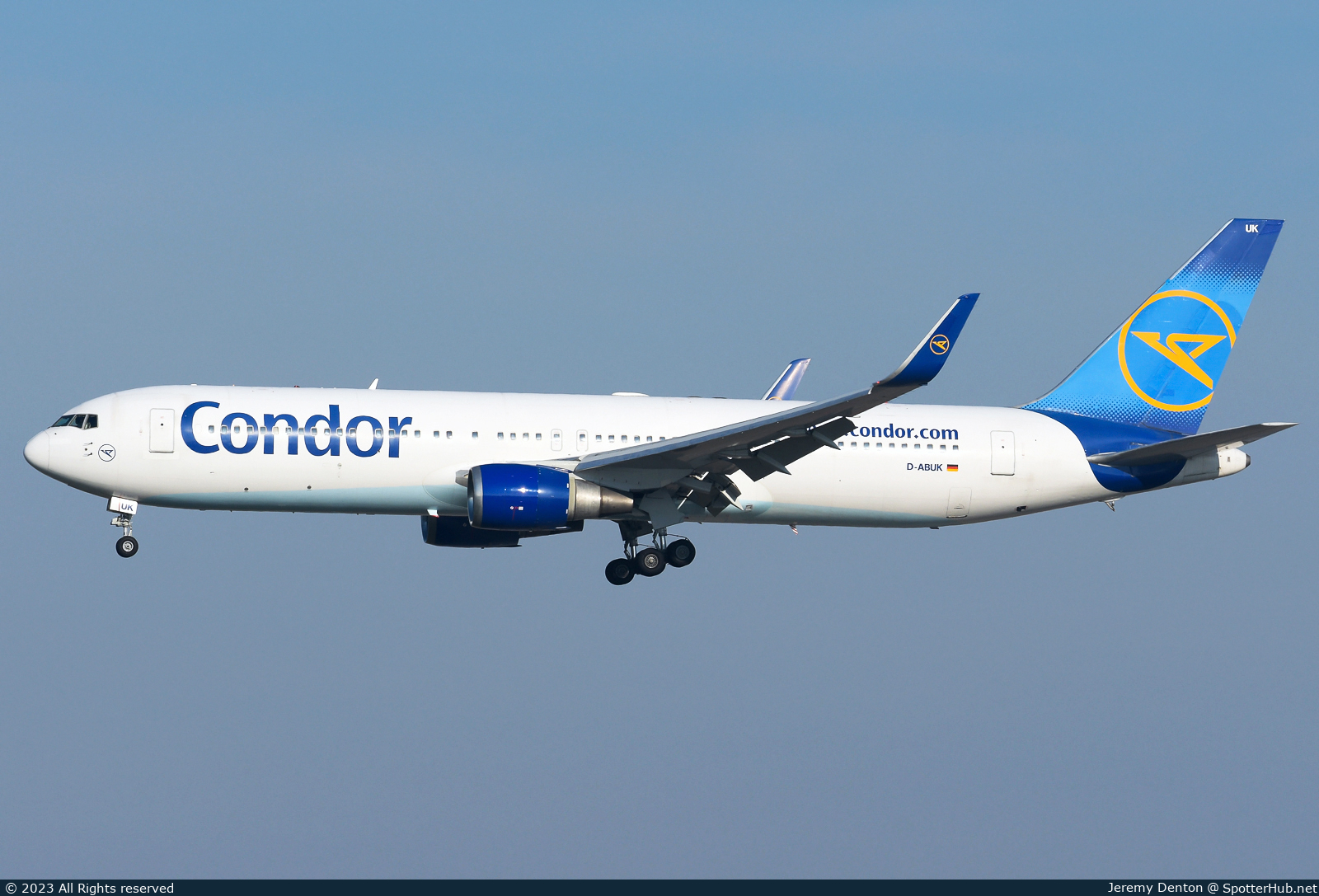 Photo of D-ABUK - Boeing 767-343(ER) operated by Condor