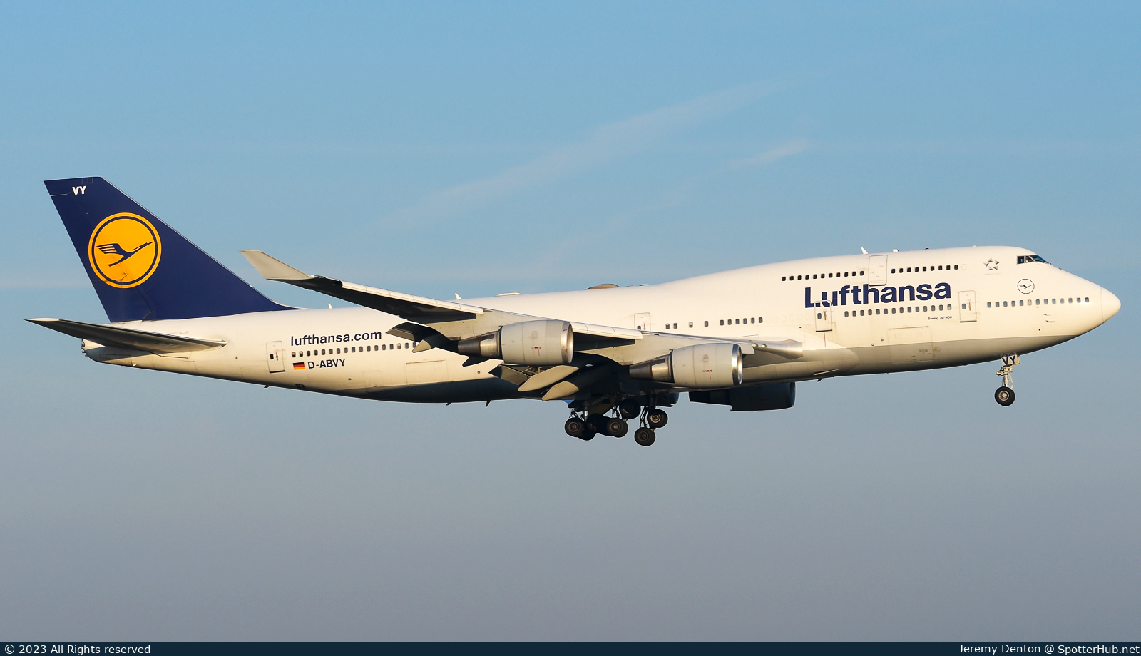 Photo of D-ABVY - Boeing 747-430 operated by Lufthansa