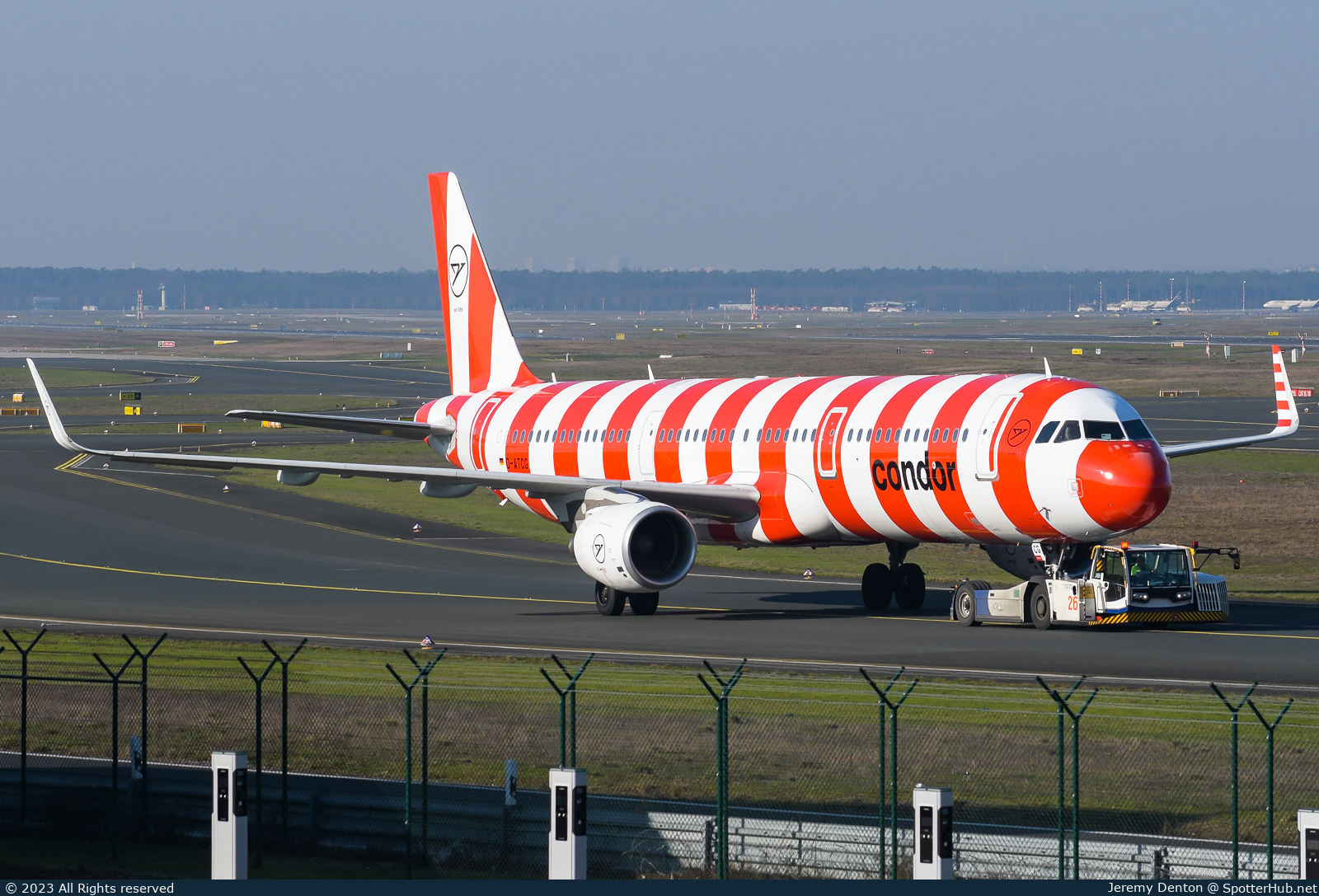 Photo of D-ATCG - Airbus A321-211 operated by Condor