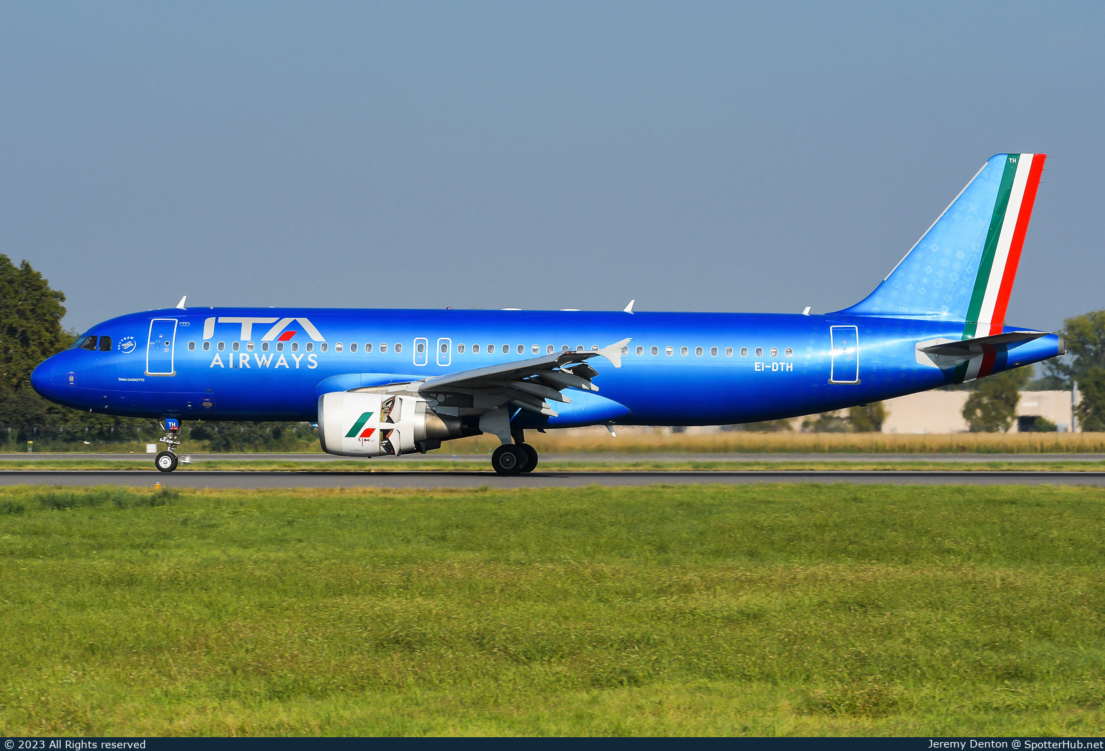 Photo of EI-DTH - Airbus A320-216 operated by ITA Airways