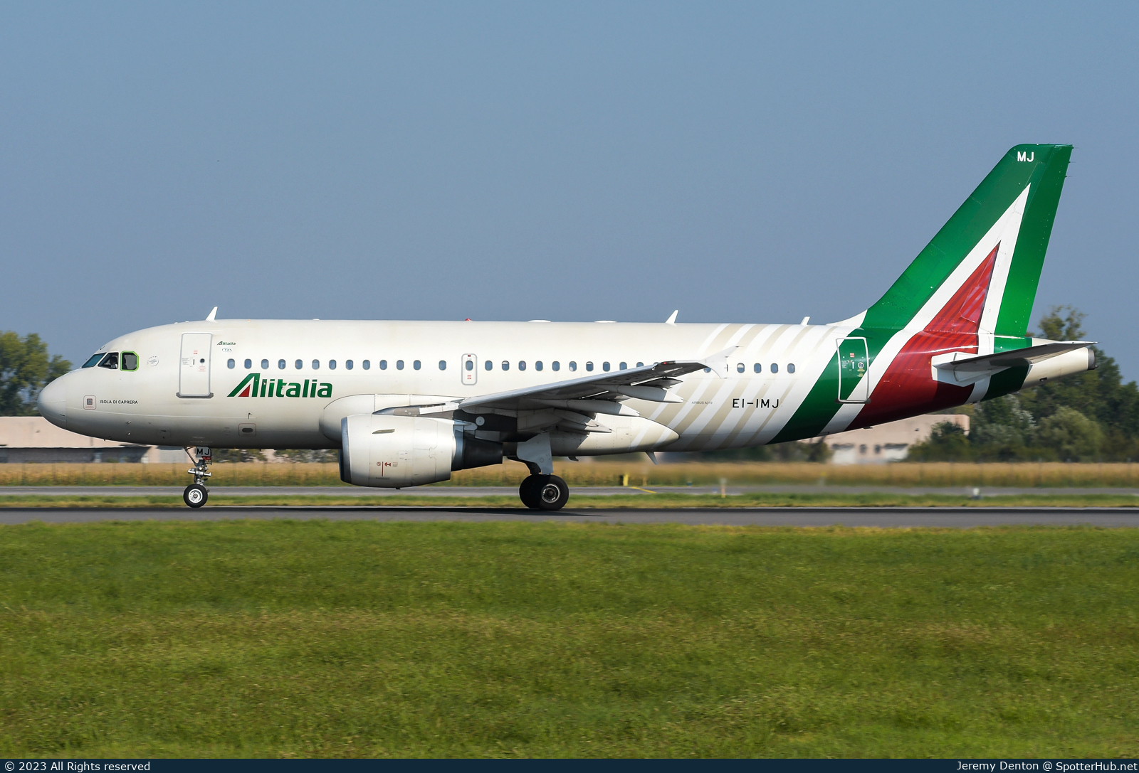 Photo of EI-IMJ - Airbus A319-112 operated by Alitalia