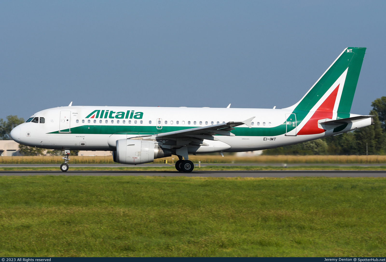 Photo of EI-IMT - Airbus A319-111 operated by Alitalia