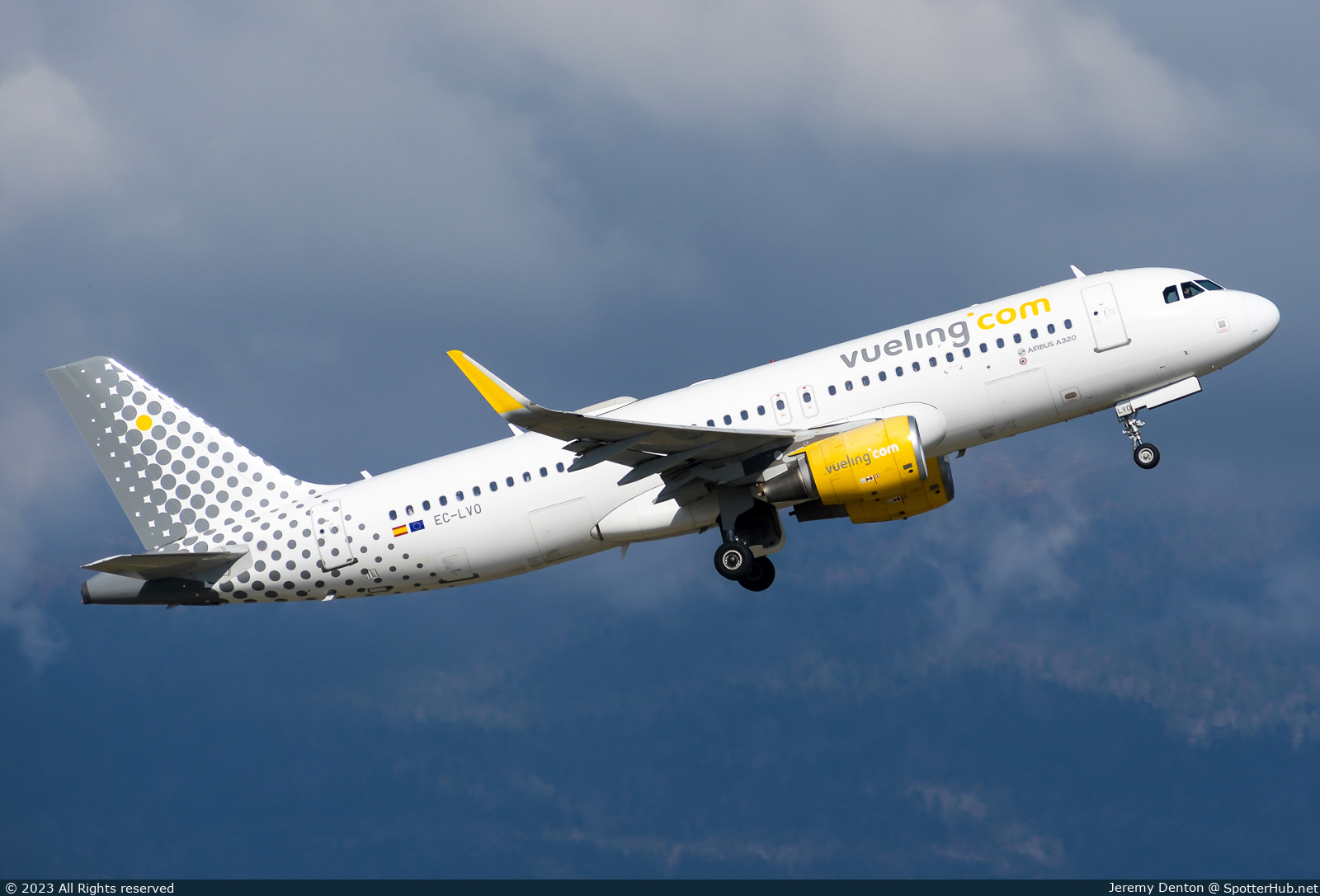 Photo of EC-LVO - Airbus A320-214 operated by Vueling