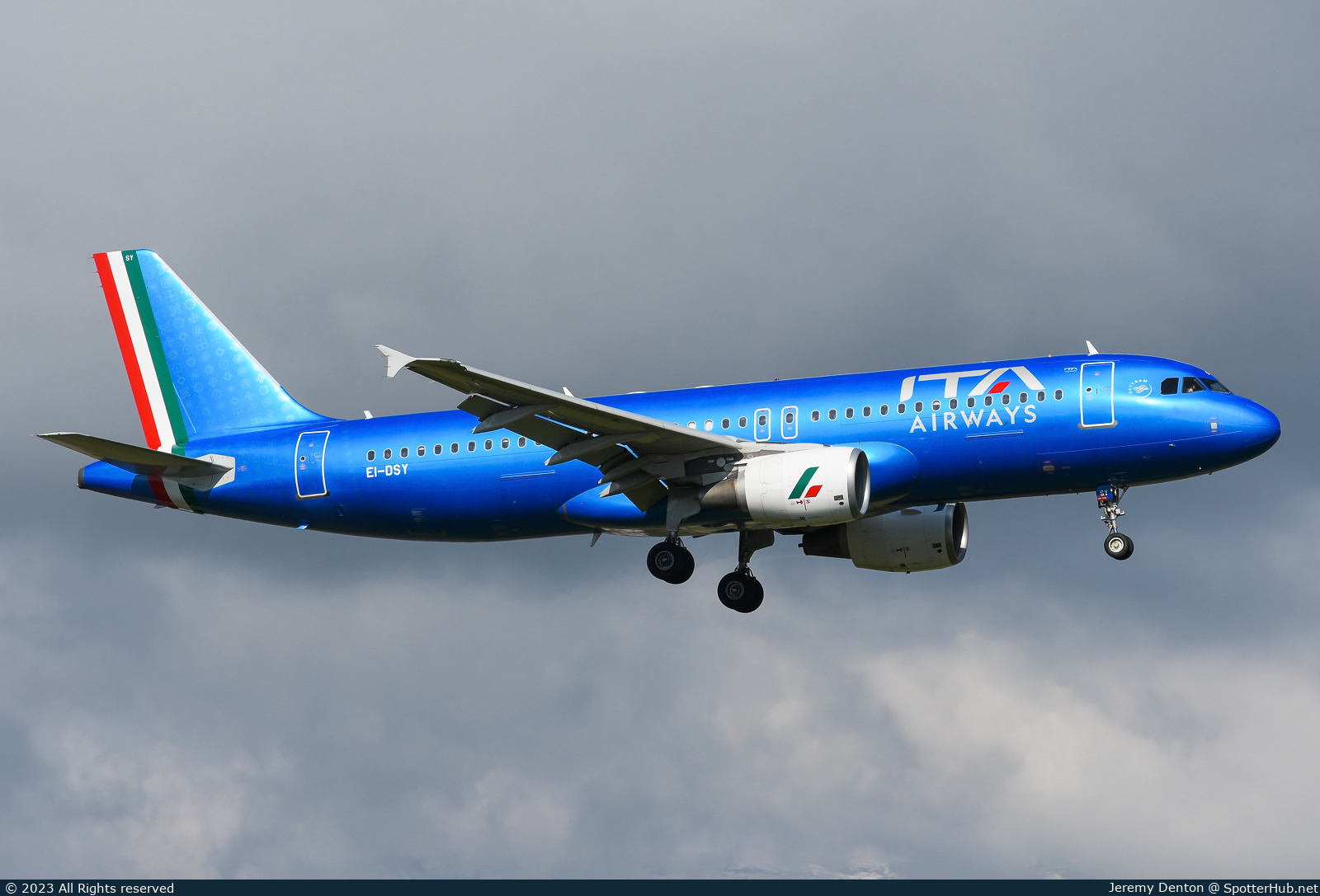 Photo of EI-DSY - Airbus A320-216 operated by ITA Airways