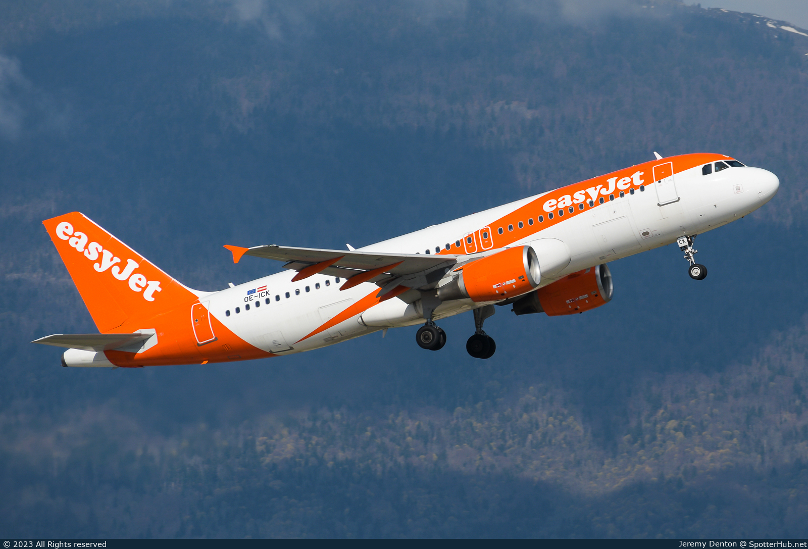 Photo of OE-ICK - Airbus A320-214 operated by easyJet Europe