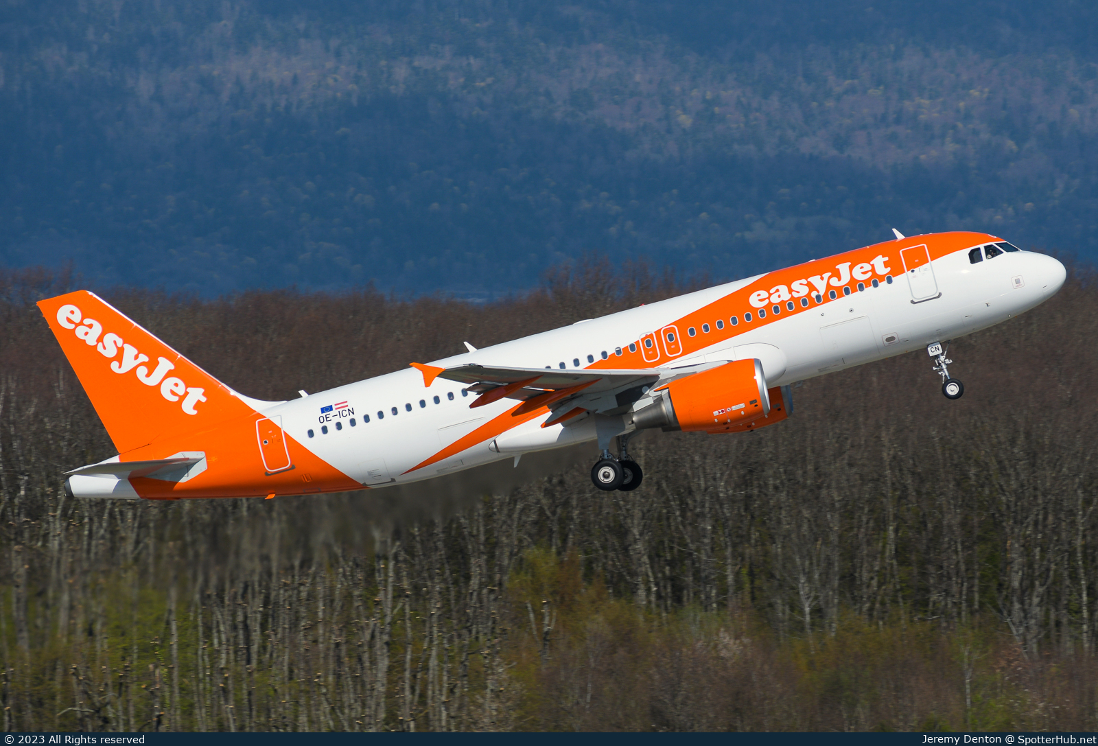 Photo of OE-ICN - Airbus A320-214 operated by easyJet Europe