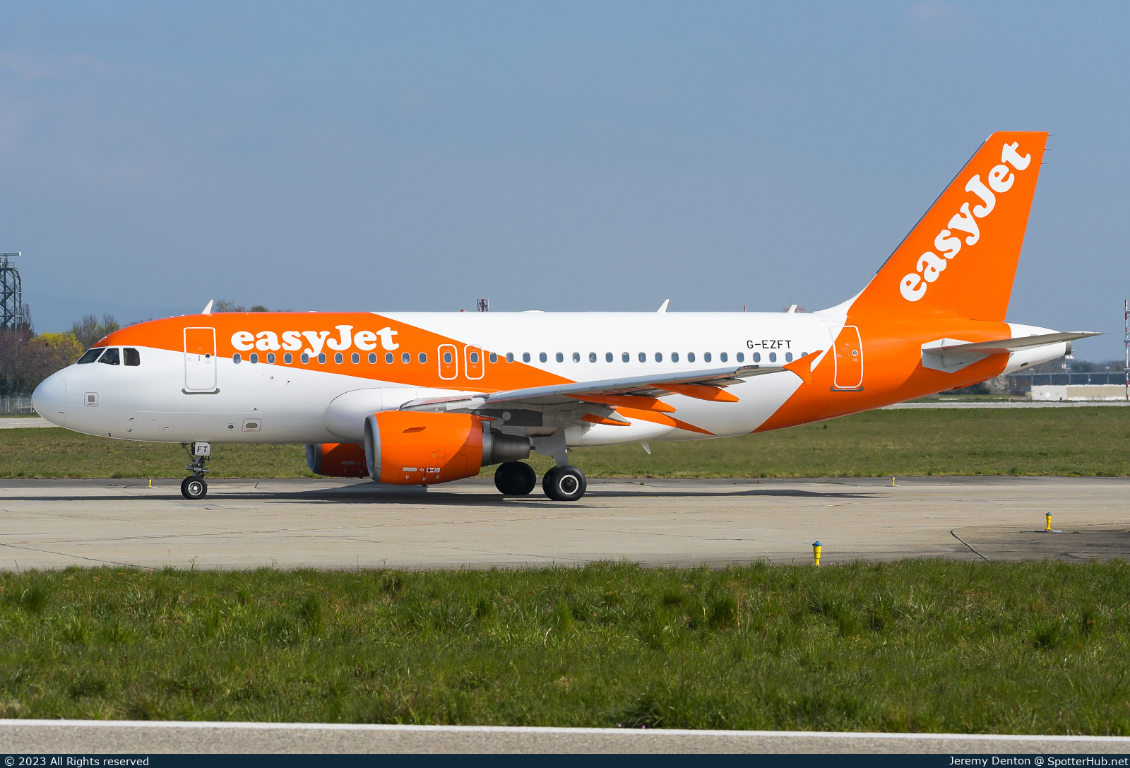 Photo of G-EZFT - Airbus A319-111 operated by easyJet