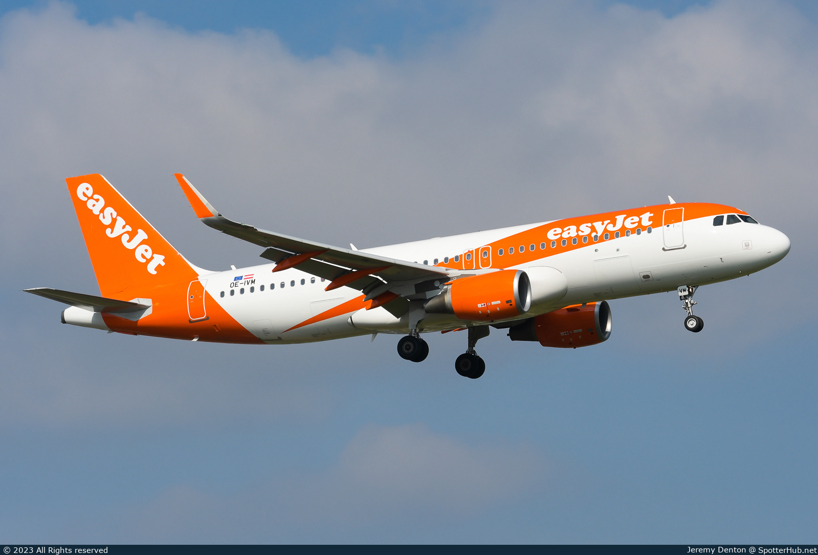Photo of OE-IVM - Airbus A320-214 operated by easyJet Europe
