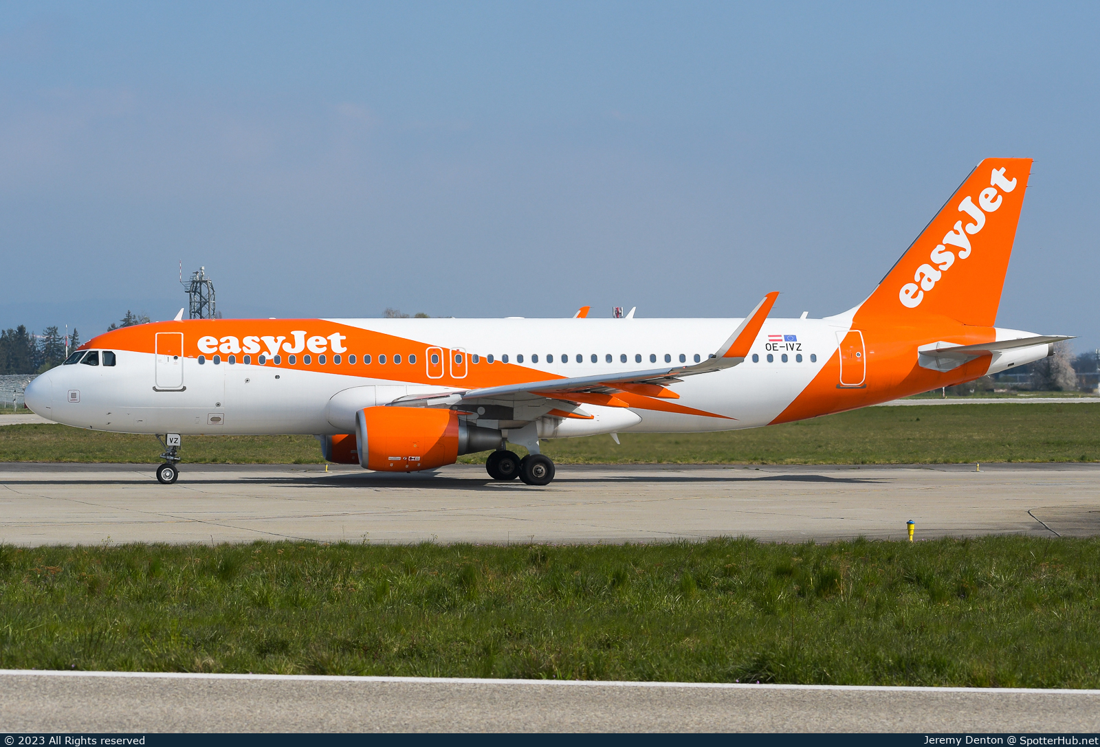 Photo of OE-IVZ - Airbus A320-214 operated by easyJet Europe