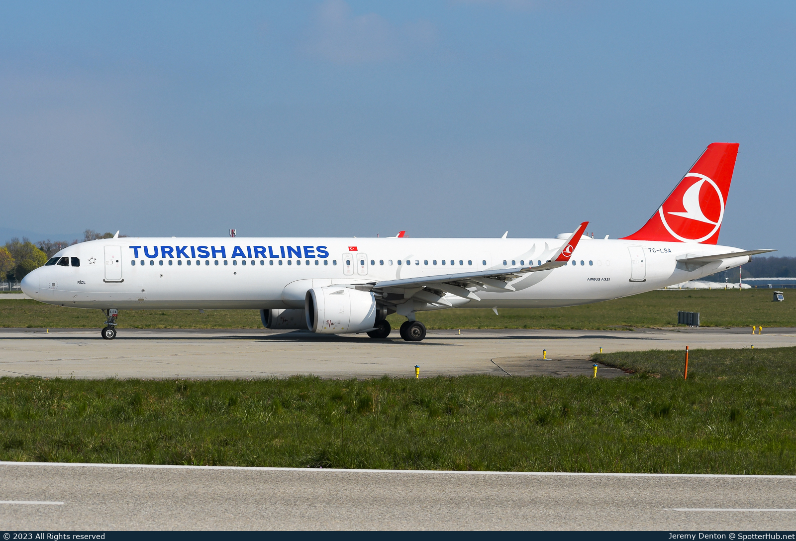 Photo of TC-LSA - Airbus A321-271NX operated by Turkish Airlines