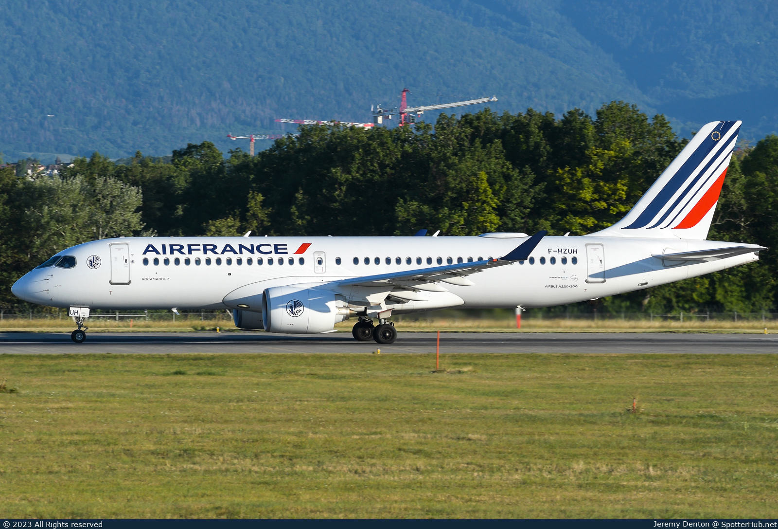 Photo of F-HZUH - Airbus A220-300 operated by Air France