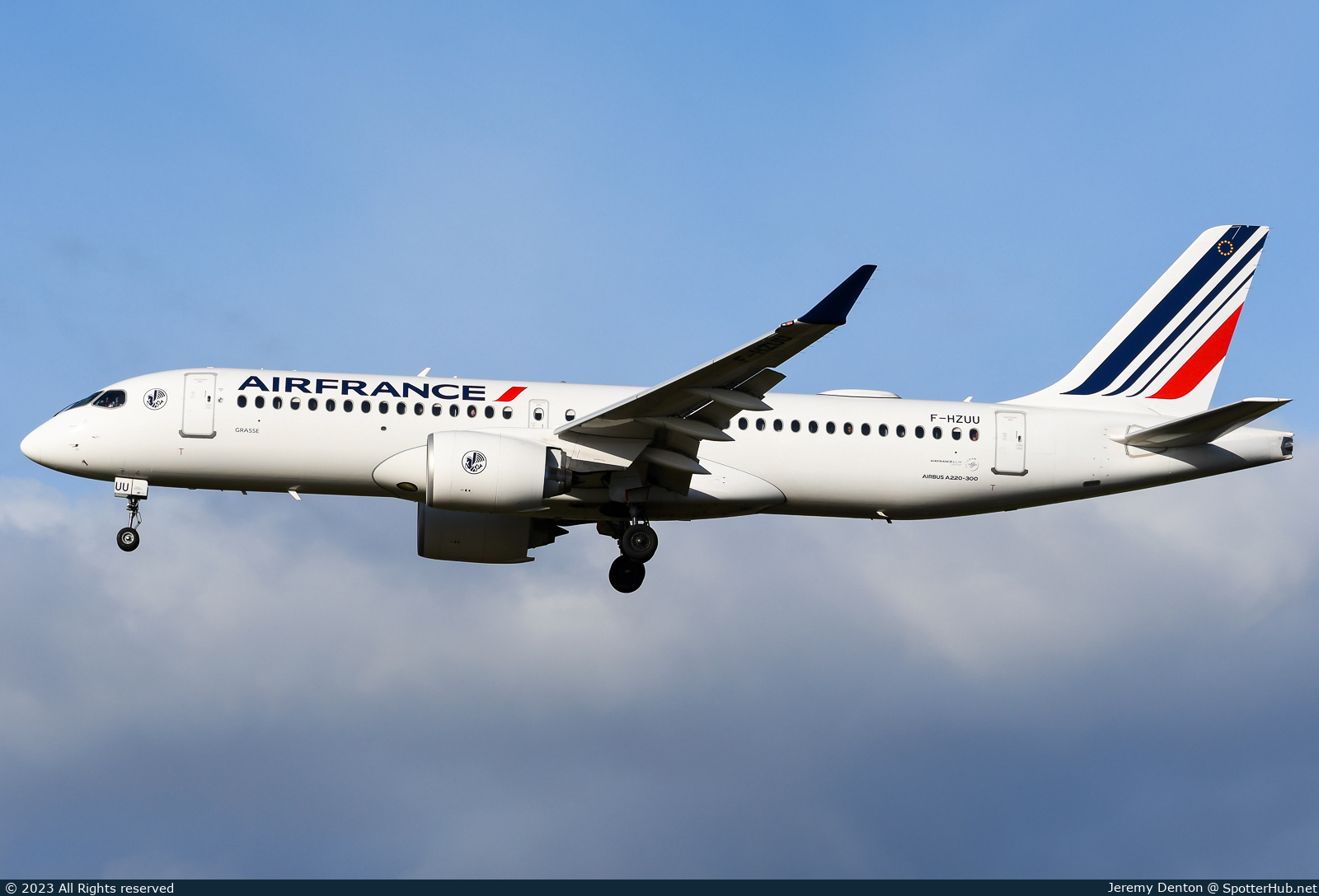 Photo of F-HZUU - Airbus A220-300 operated by Air France
