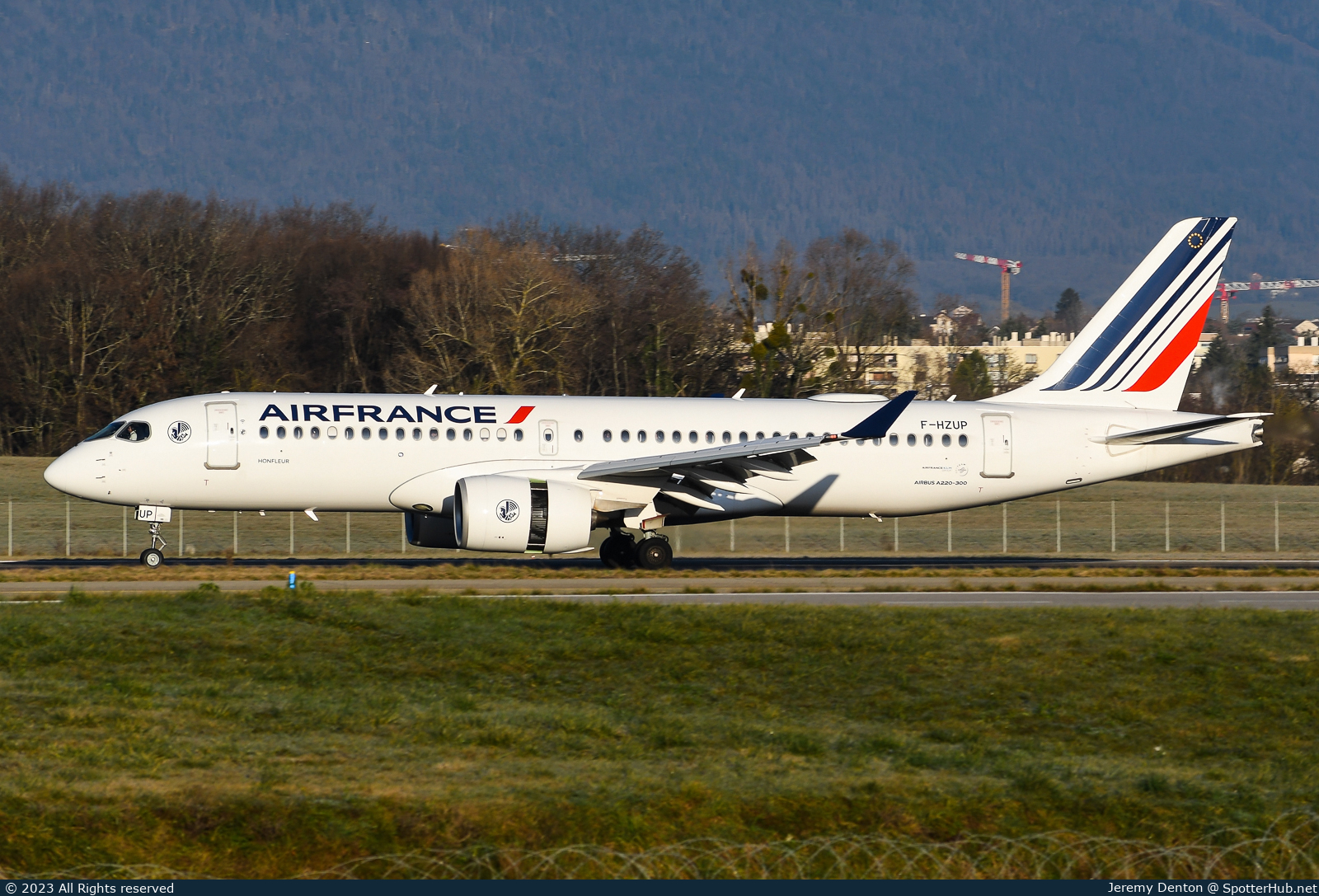 Photo of F-HZUP - Airbus A220-300 operated by Air France