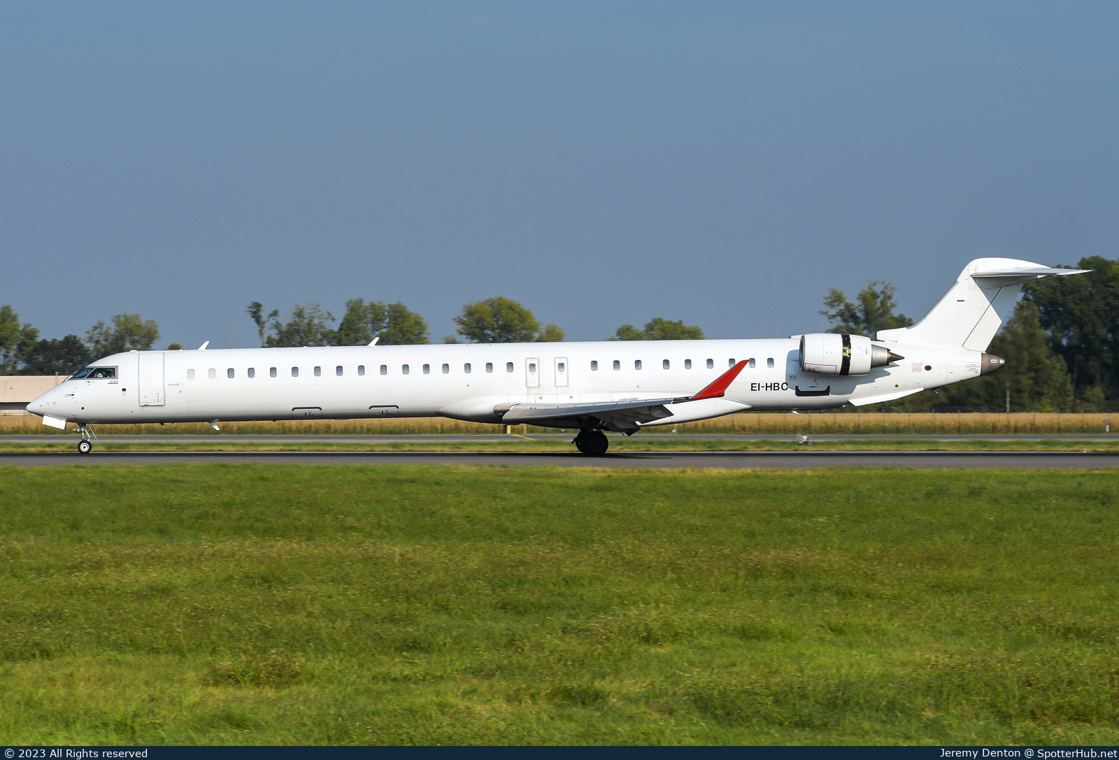 Photo of EI-HBC - Bombardier CRJ-1000 operated by Hibernian Airlines