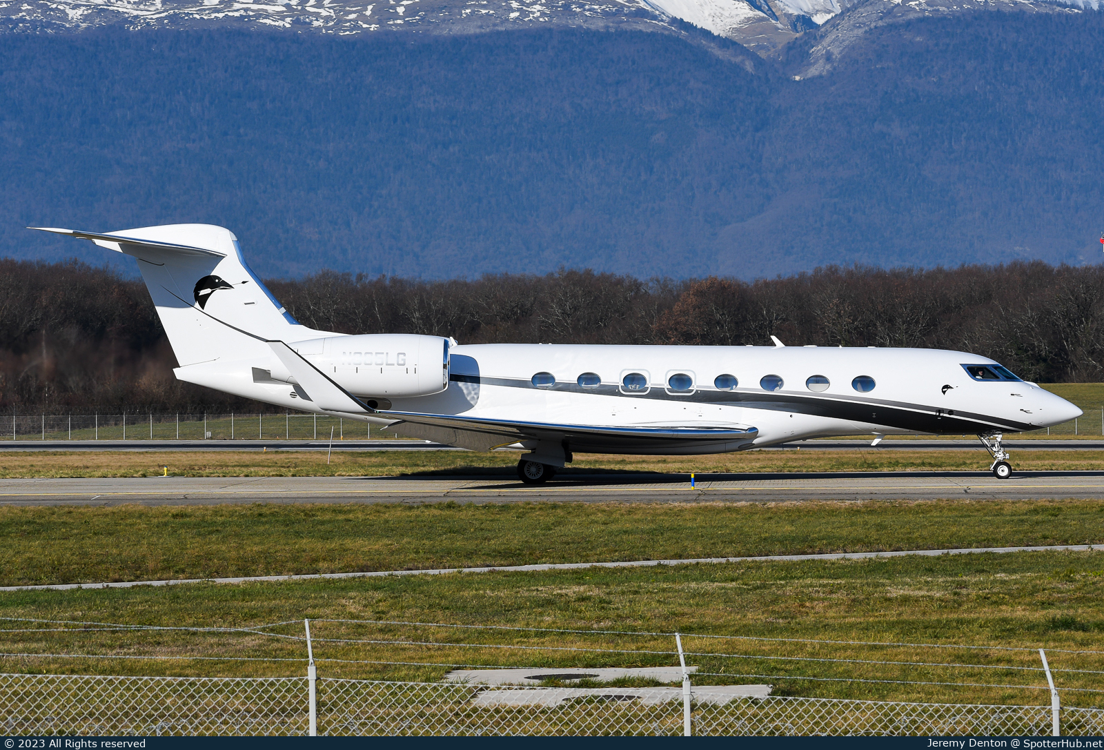Photo of N365LG - Gulfstream G650 operated by Private