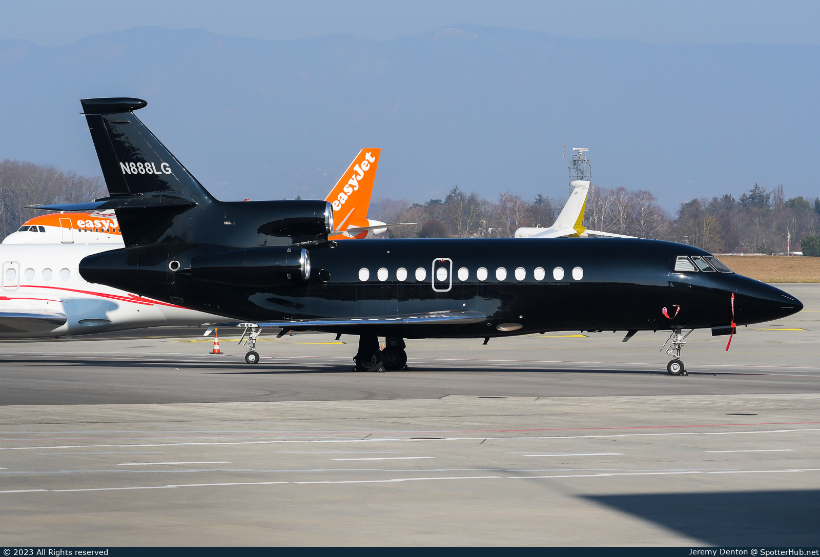 Photo of N888LG - Dassault Falcon 900C operated by Private