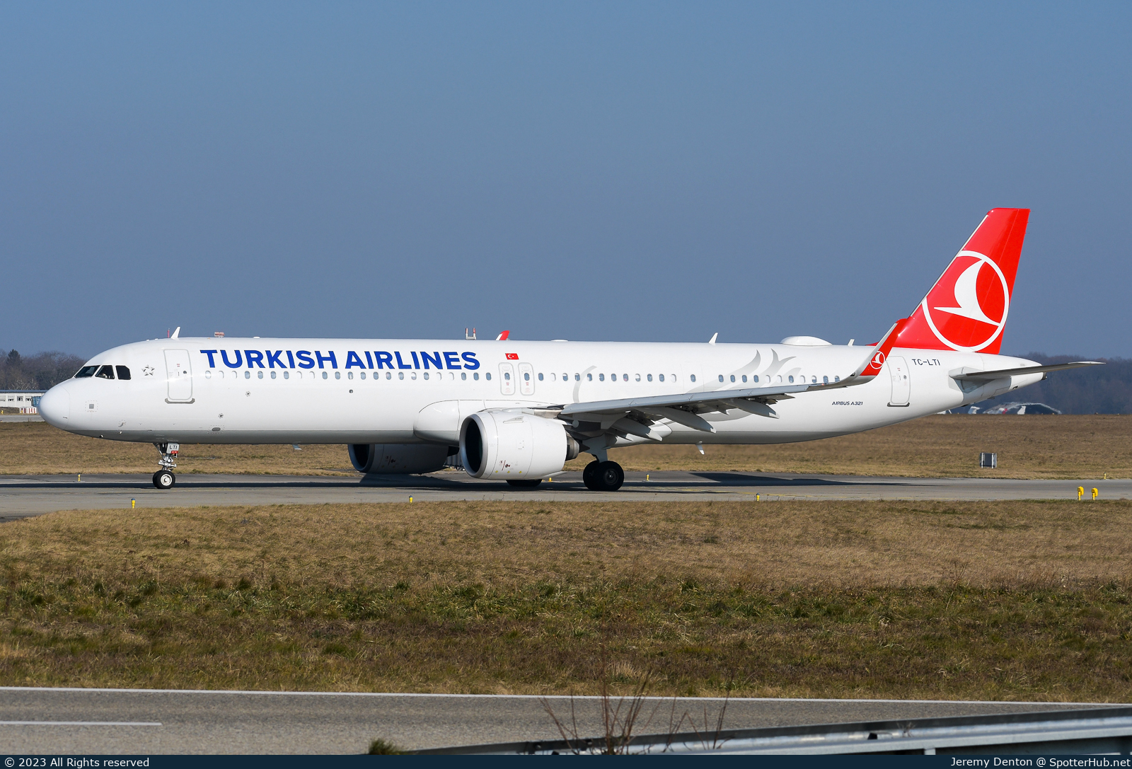 Photo of TC-LTI - Airbus A321-271NX operated by Turkish Airlines