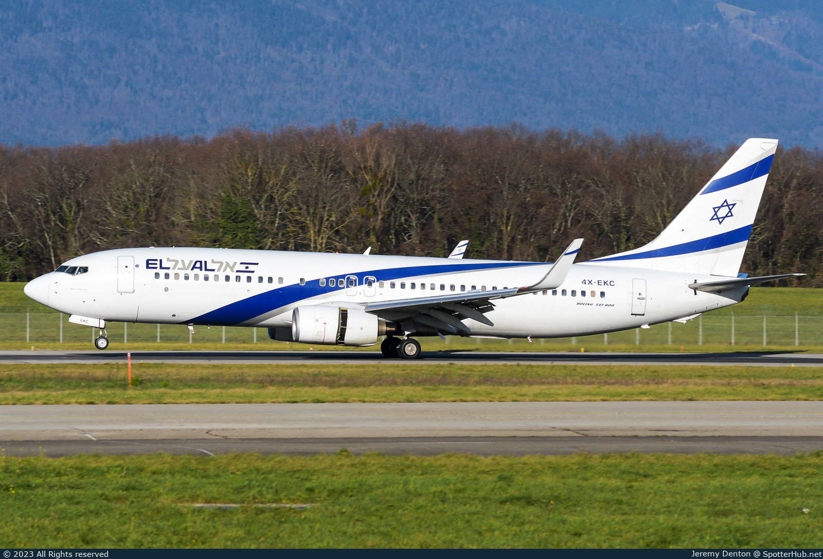 Photo of 4X-EKC - Boeing 737-858 operated by El Al Israel Airlines