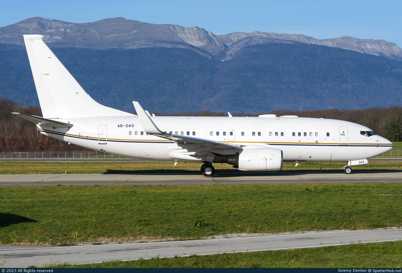 Photo of A6-DAS - Boeing 737-7Z5(BBJ) operated by Royal Jet
