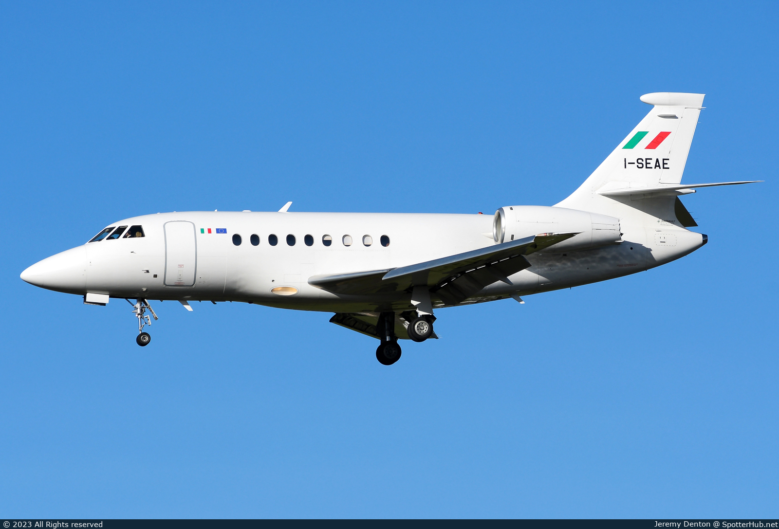 Photo of I-SEAE - Dassault Falcon 2000 operated by Leader Servizi Aerei