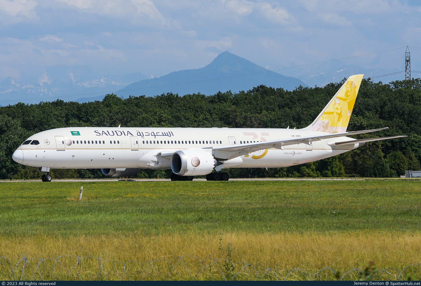 Photo of HZ-ARE - Boeing 787-9 Dreamliner operated by Saudia