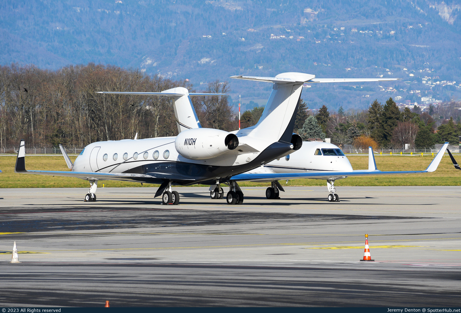 Photo of N10H - Gulfstream GV-SP (G550) operated by Jet Aviation Flight Services