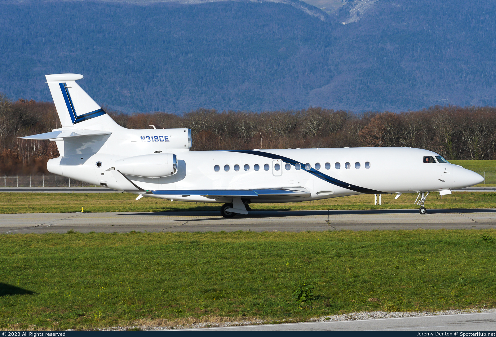 Photo of N318CE - Dassault Falcon 8X operated by Executive Jet Management