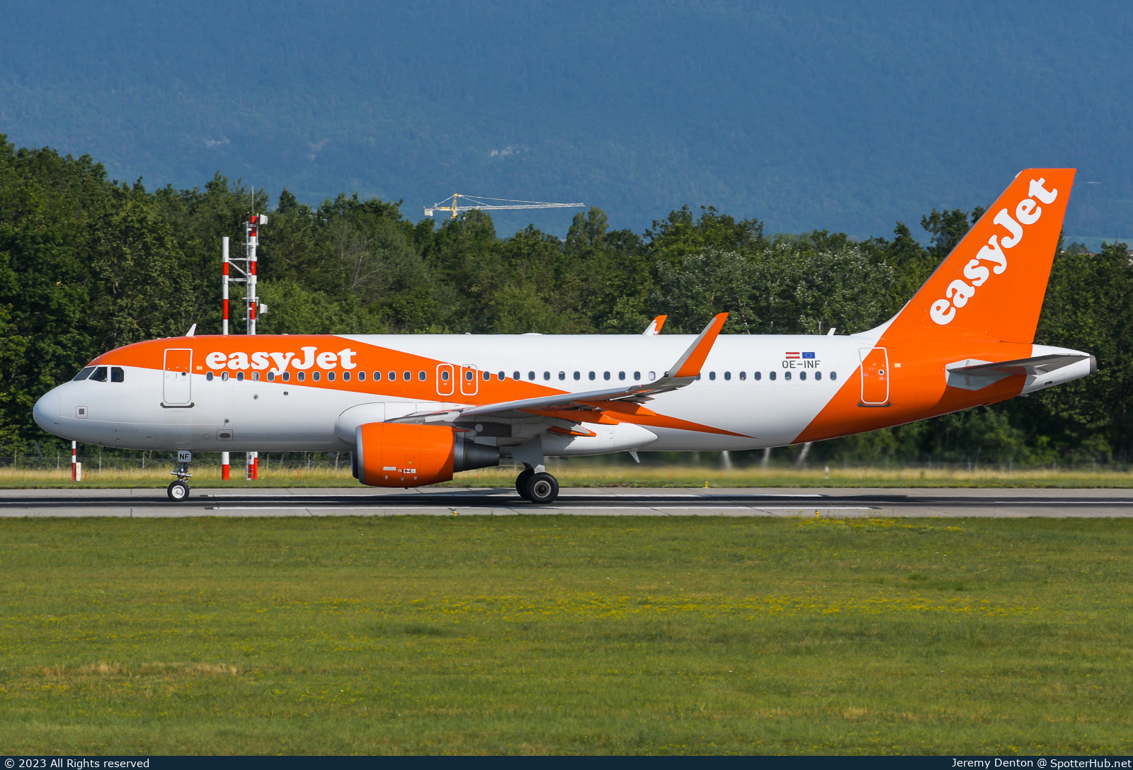 Photo of OE-INF - Airbus A320-214 operated by easyJet Europe