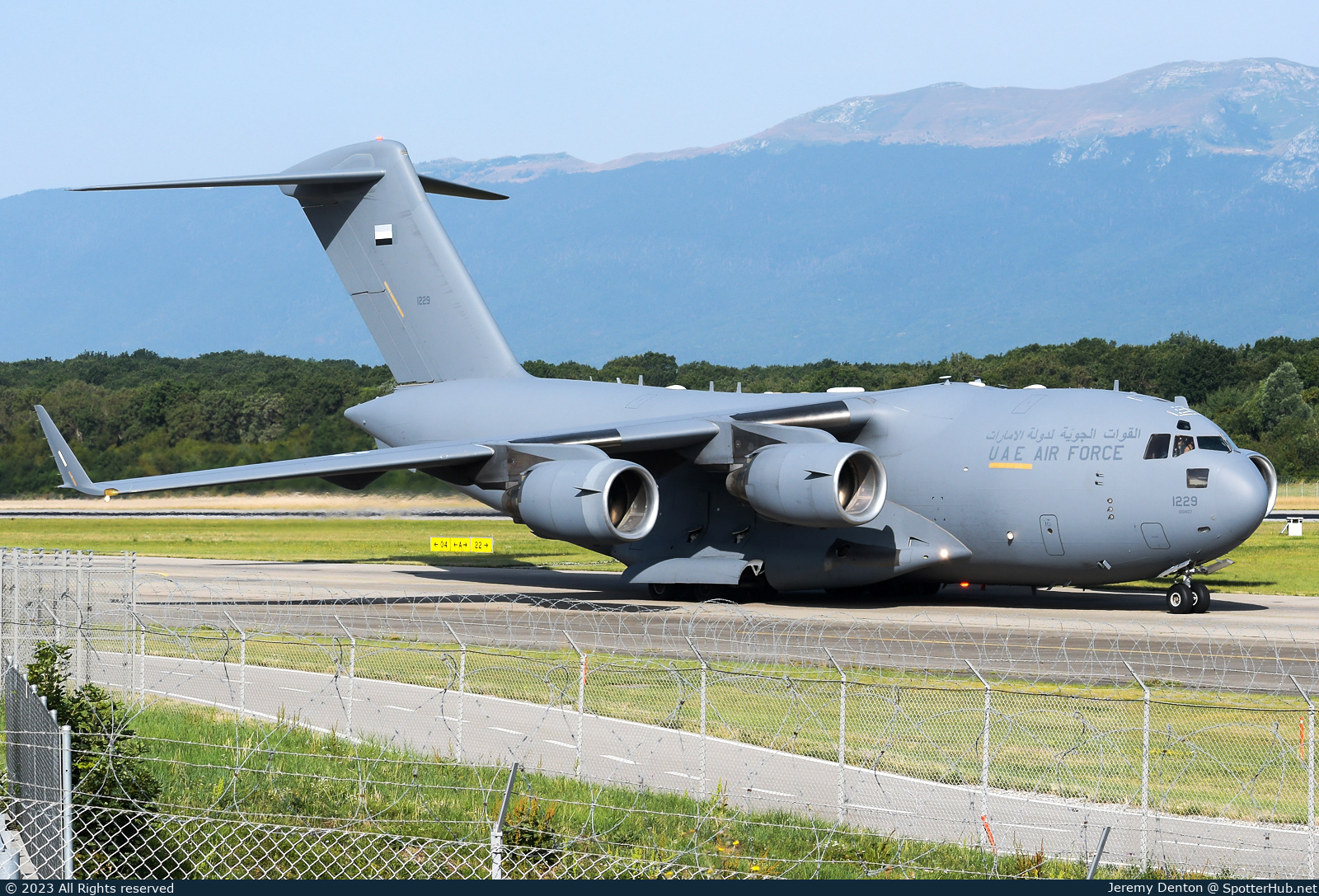 Photo of 1229 - Boeing C-17A Globemaster III operated by United Arab Emirates Air Force