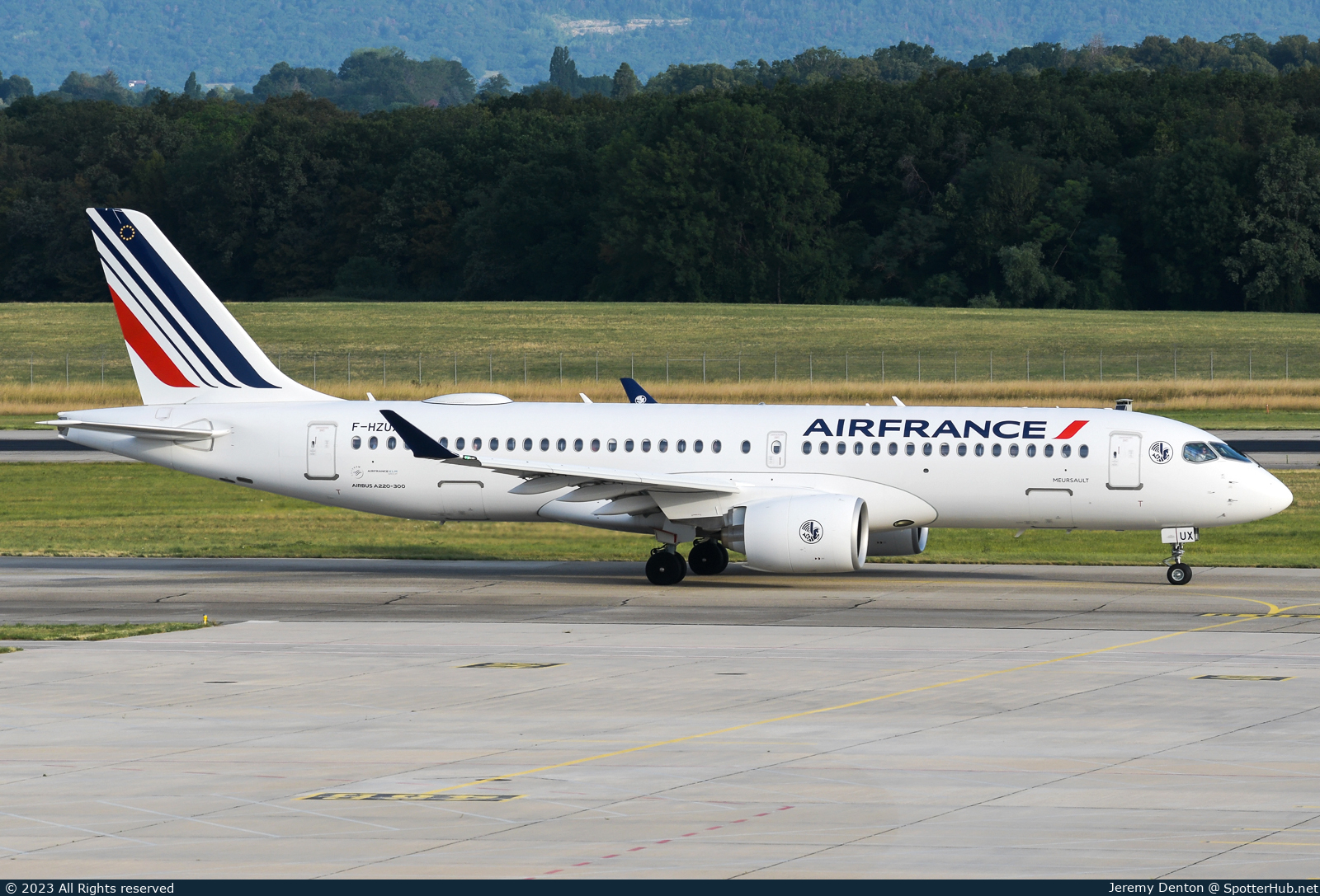 Photo of F-HZUX - Airbus A220-300 operated by Air France