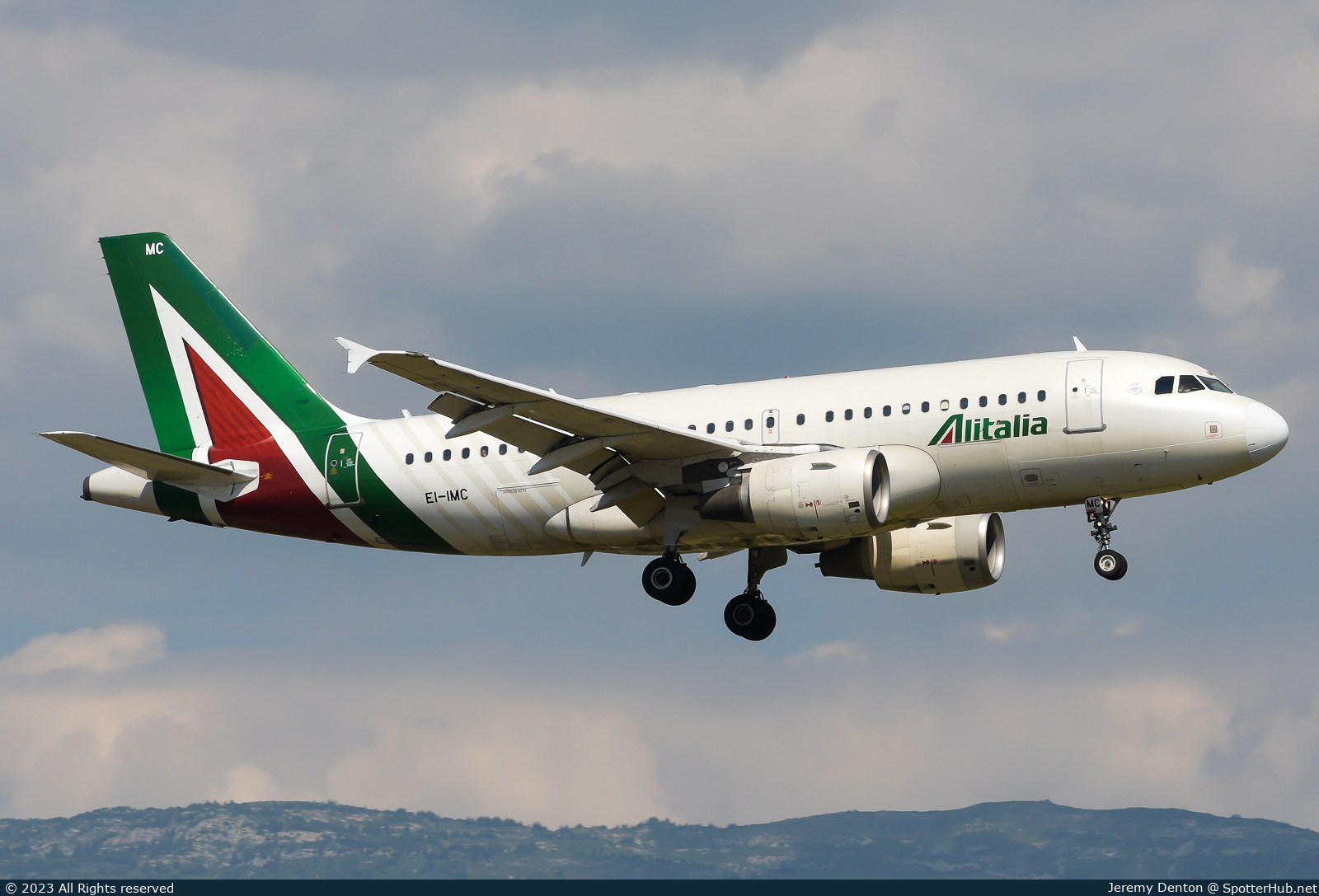 Photo of EI-IMC - Airbus A319-112 operated by Alitalia