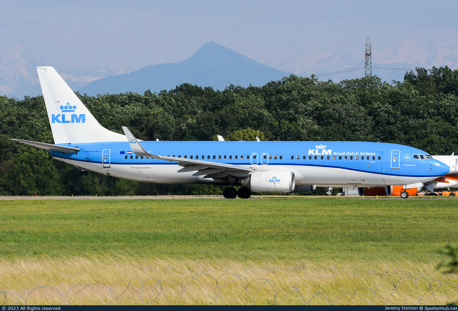 Photo of PH-BXC - Boeing 737-8K2 operated by KLM Royal Dutch Airlines