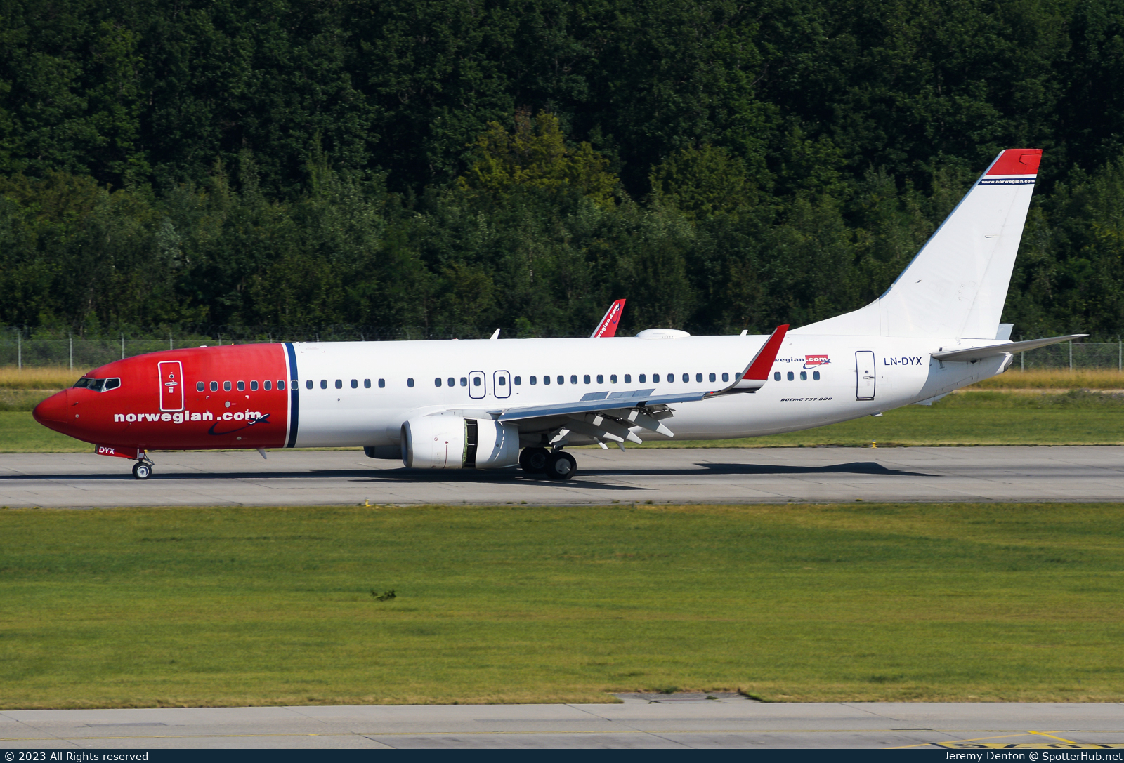Photo of LN-DYX - Boeing 737-8JP operated by Norwegian Air Shuttle